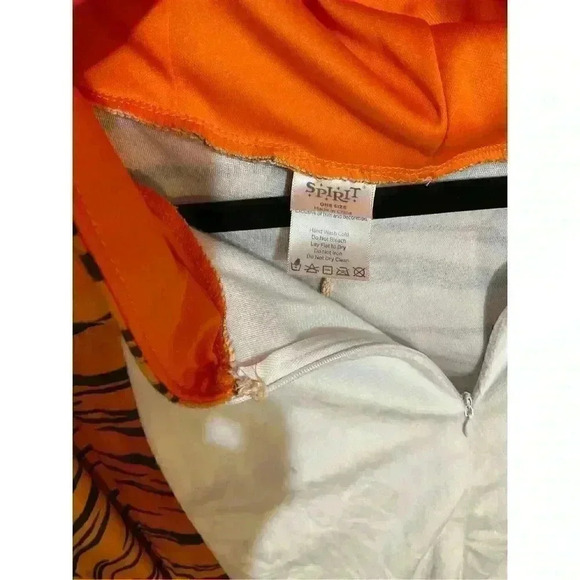 Tigger costume zip up one size adult - Picture 3 of 8